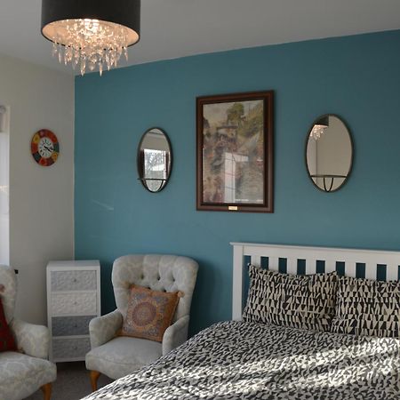 Cozy, Modern, Spacious 4 Bedroom House In London Romford Esterno foto