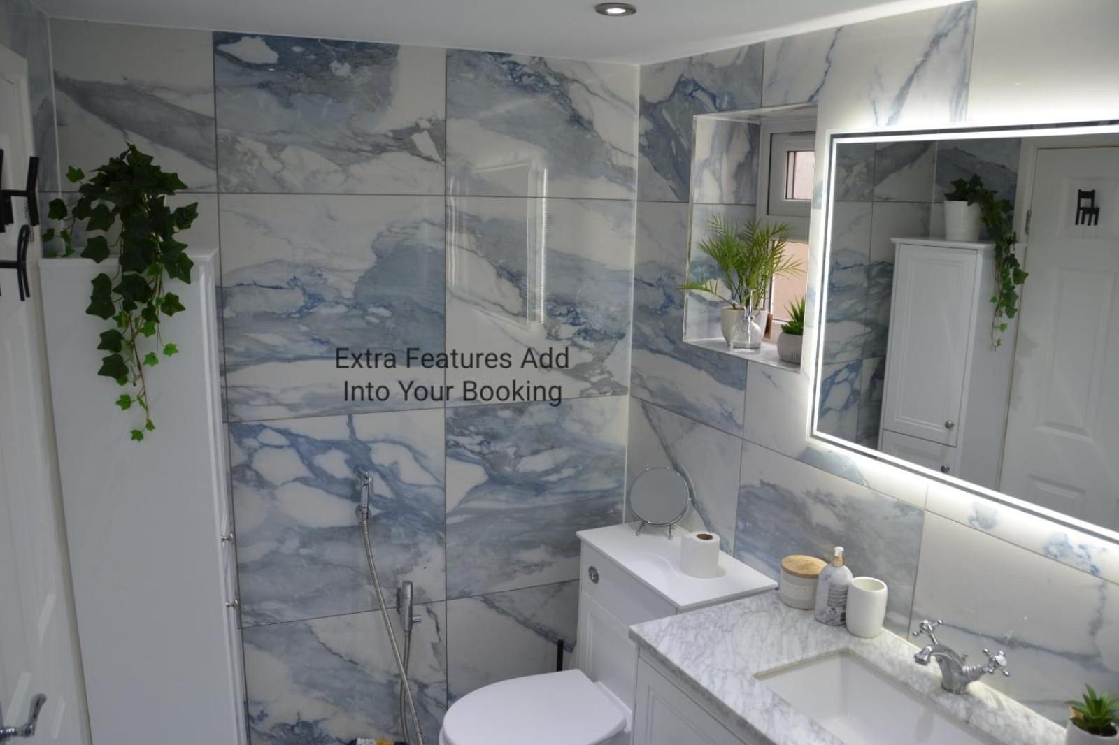 Cozy, Modern, Spacious 4 Bedroom House In London Romford Esterno foto