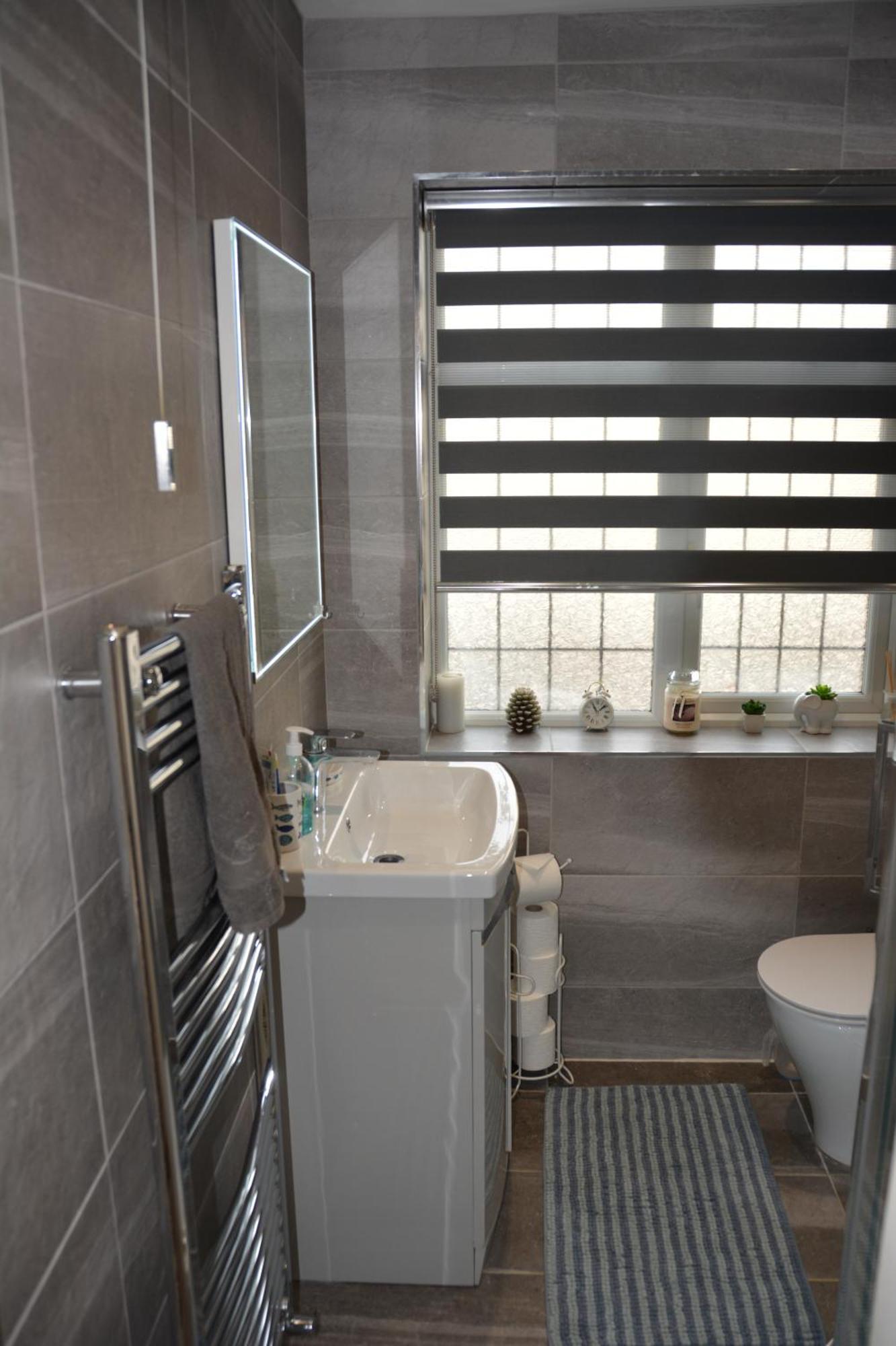Cozy, Modern, Spacious 4 Bedroom House In London Romford Esterno foto