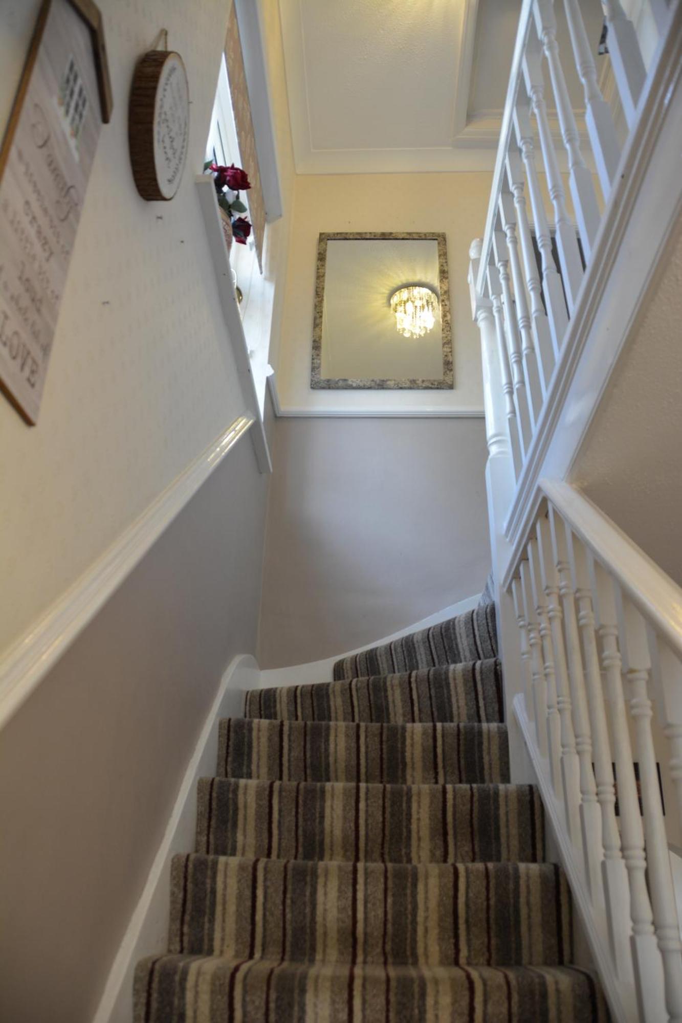 Cozy, Modern, Spacious 4 Bedroom House In London Romford Esterno foto