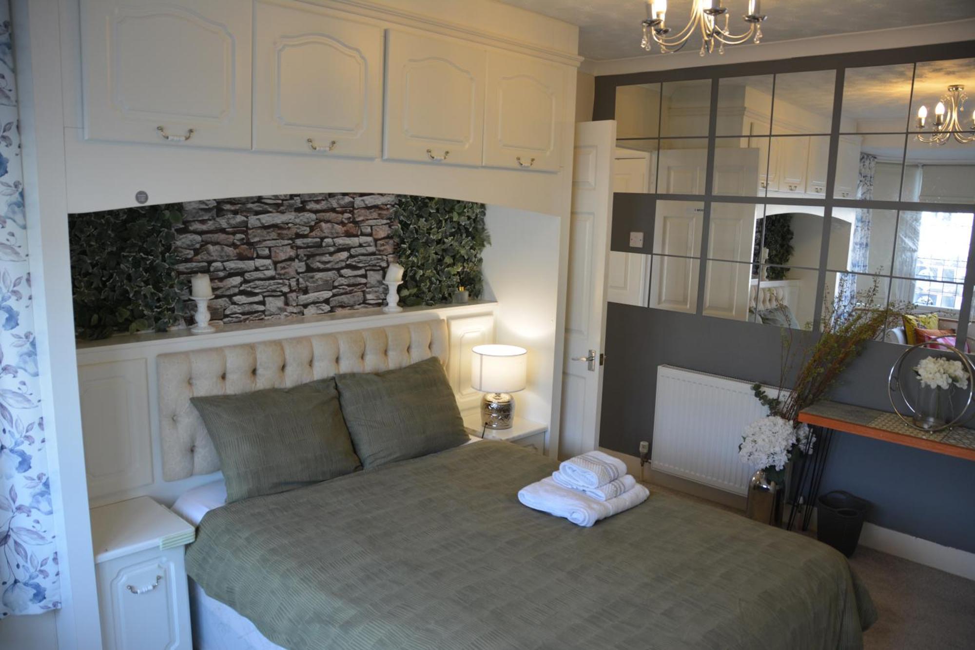 Cozy, Modern, Spacious 4 Bedroom House In London Romford Esterno foto