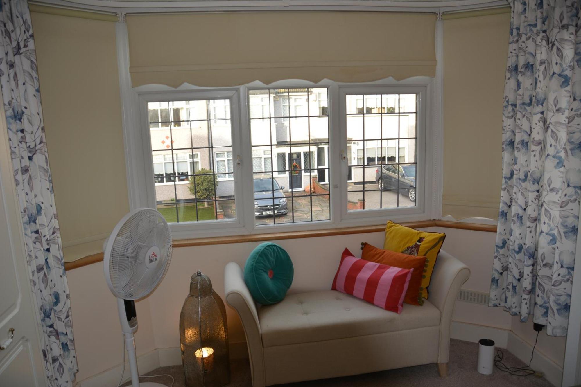 Cozy, Modern, Spacious 4 Bedroom House In London Romford Esterno foto