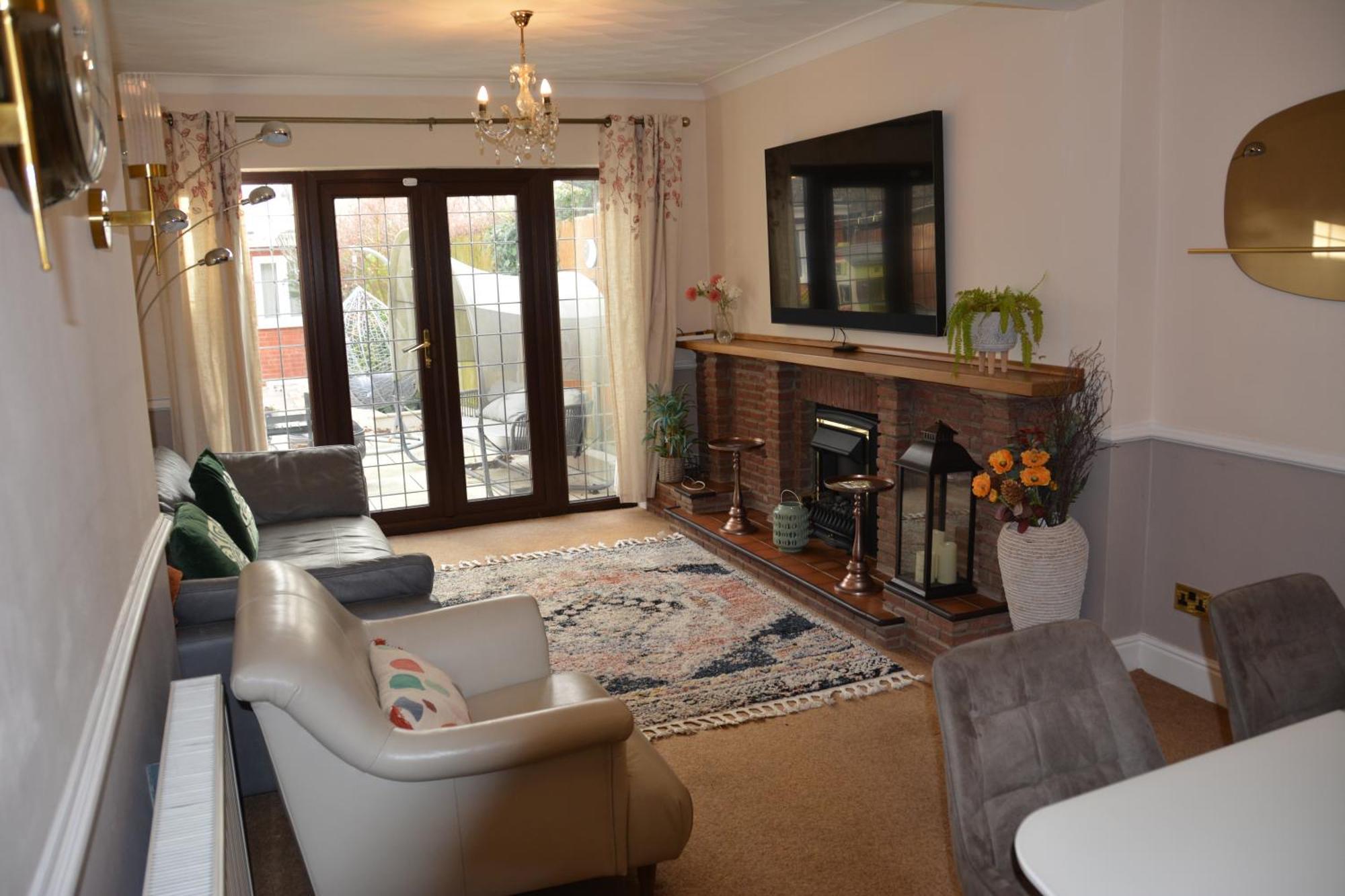 Cozy, Modern, Spacious 4 Bedroom House In London Romford Esterno foto